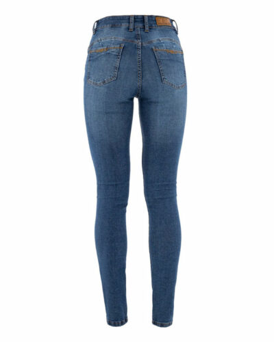 Los Jeans de mujer CUMBER 111 son muy confortables gracias a su tejido superelástico de alta calidad y durabilidad. Jeans de mujer 5 bolsillos con botón y cremallera YKK de alta resistencia. Skinny. Diseñado y fabricado completamente en España. Envío gratuito a Península y Baleares. Envío gratuito a partir de 200€ a todas las zonas y países. Envío en: Península 24h /48h – Canarias y resto de países de 48h a 7 días        (Tiempo de preparación máximo 72h)