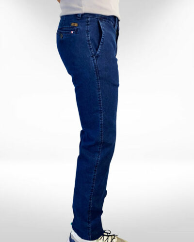 Los pantalones de corte chino DENIM son muy confortables gracias a su tejido elástico. Para look más Casual. ¡Elige tu lavado! Pantalón chino de hombre de tiro alto recto con cremallera. Regular Fit. Diseñado y fabricado en España. Envío gratuito a Península y Baleares. Envío gratuito a partir de 200€ a todas las zonas y países. Envío en: Península 24h /48h – Canarias y resto de países de 48h a 7 días        (Tiempo de preparación máximo 72h)