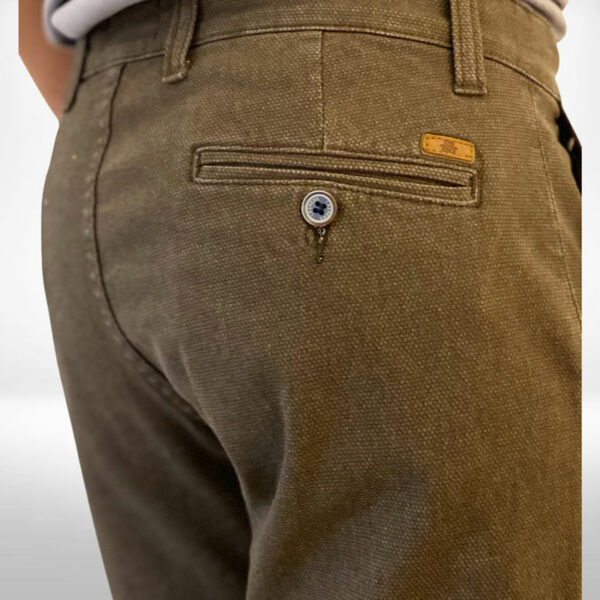 Los Pantalones de ESTRUCTURA son muy confortables y cálidos gracias a su tejido elástico. Su detalle más significativo es su tejido que lo hace un pantalón de lo más elegante. Ideal para los hombres que les gusta vestir casual pero sin perder la elegancia. Slim Fit. Diseñado y fabricado en España. Envío gratuito a Península y Baleares. Envío gratuito a partir de 200€ a todas las zonas y países. Envío en: Península 24h /48h – Canarias y resto de países de 48h a 7 días        (Tiempo de preparación máximo 72h)