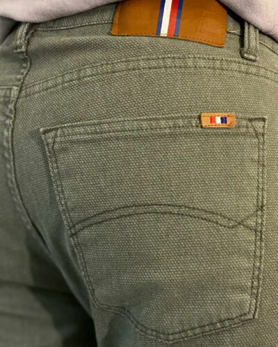 Los Pantalones de ESTRUCTURA son muy confortables y cálidos gracias a su tejido elástico. Su detalle más significativo es su tejido que lo hace un pantalón de lo más elegante. Ideal para los hombres que les gusta vestir casual pero sin perder la elegancia. Regular Fit. Diseñado y fabricado en España. Envío gratuito a Península y Baleares. Envío gratuito a partir de 200€ a todas las zonas y países. Envío en: Península 24h /48h – Canarias y resto de países de 48h a 7 días        (Tiempo de preparación máximo 72h)